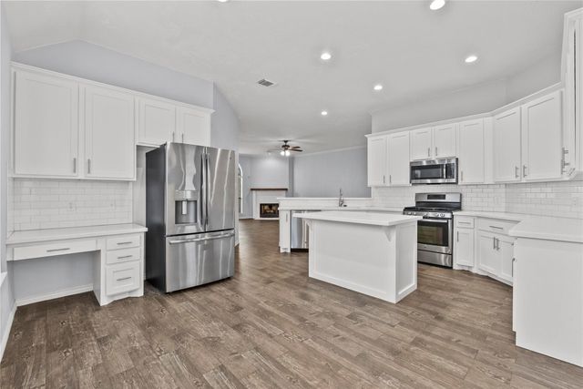 323 Colony Creek Drive, Dickinson, TX 77539