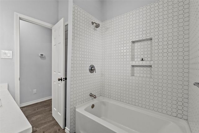 323 Colony Creek Drive, Dickinson, TX 77539