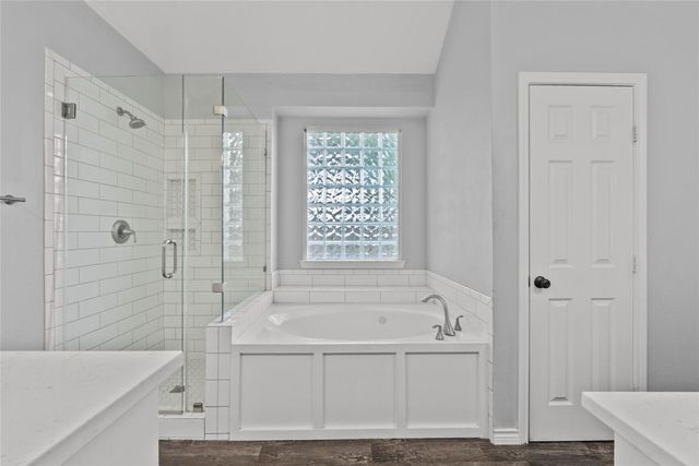 323 Colony Creek Drive, Dickinson, TX 77539