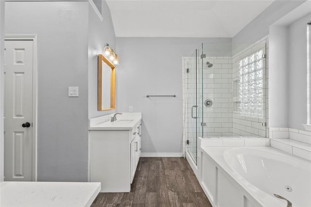 323 Colony Creek Drive, Dickinson, TX 77539