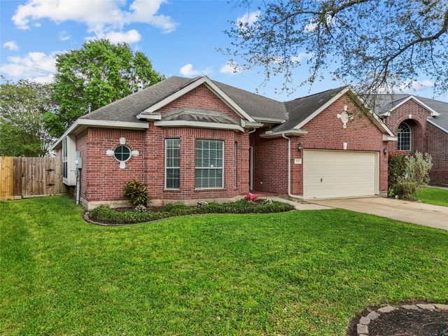 323 Colony Creek Drive, Dickinson, TX 77539
