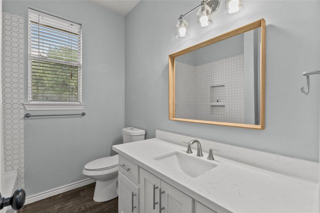 323 Colony Creek Drive, Dickinson, TX 77539