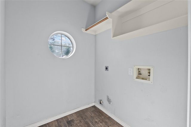 323 Colony Creek Drive, Dickinson, TX 77539