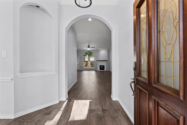 323 Colony Creek Drive, Dickinson, TX 77539