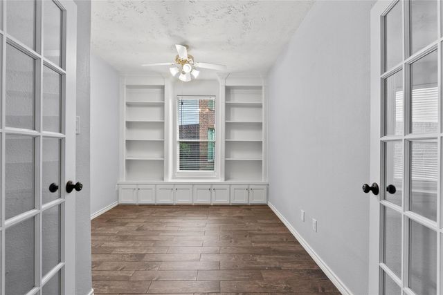 323 Colony Creek Drive, Dickinson, TX 77539