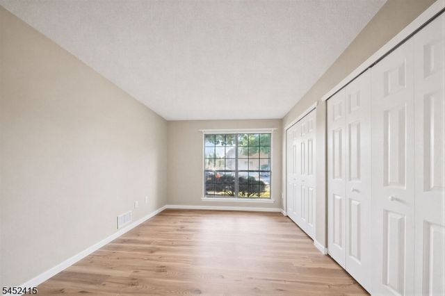 60 Taylor Dr, Franklin Twp., NJ 08823
