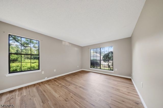 60 Taylor Dr, Franklin Twp., NJ 08823