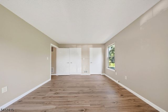 60 Taylor Dr, Franklin Twp., NJ 08823