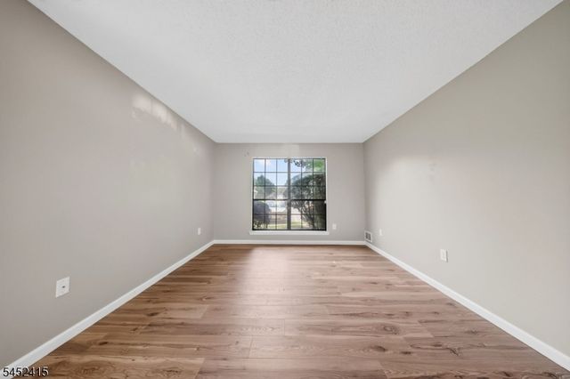 60 Taylor Dr, Franklin Twp., NJ 08823