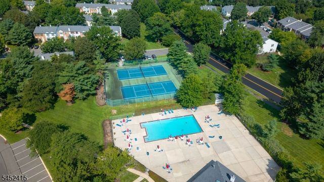 60 Taylor Dr, Franklin Twp., NJ 08823
