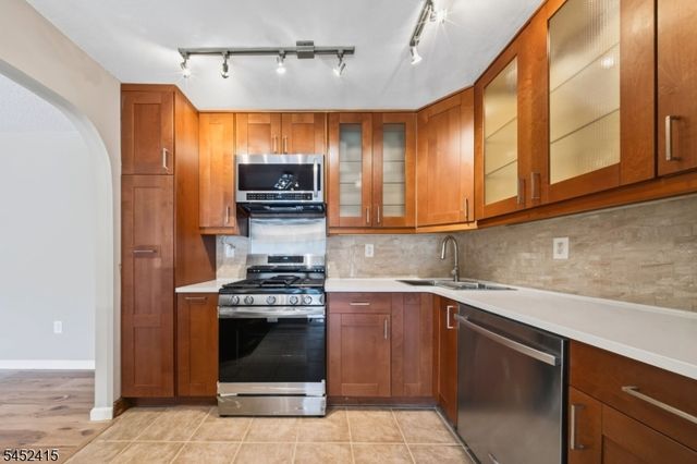 60 Taylor Dr, Franklin Twp., NJ 08823