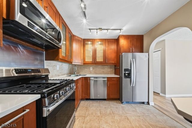 60 Taylor Dr, Franklin Twp., NJ 08823