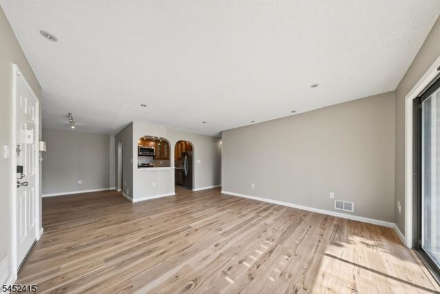 60 Taylor Dr, Franklin Twp., NJ 08823