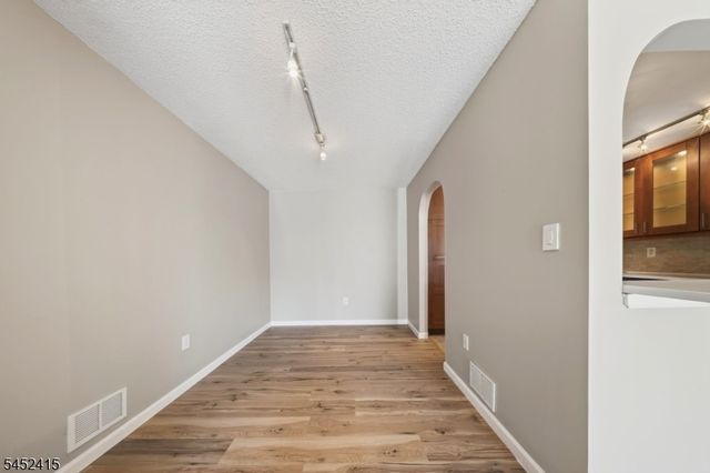 60 Taylor Dr, Franklin Twp., NJ 08823