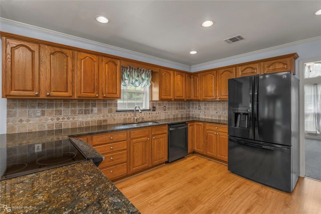 210 Country Club Drive, Benton, LA 71006