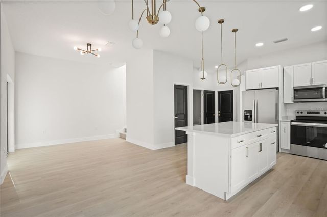 823 E MCDONALD AVENUE, Eustis, FL 32726