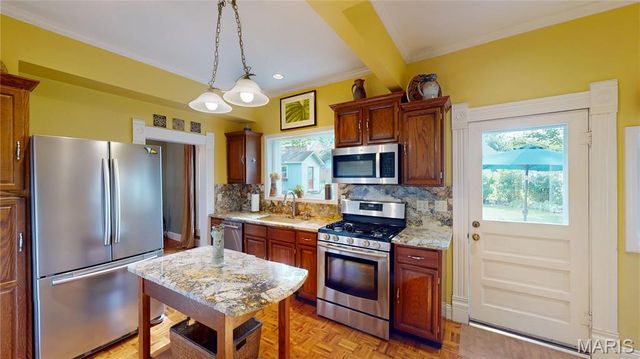 404 La Due Place, Greenville, IL 62246