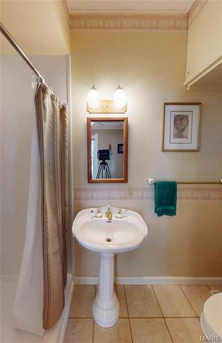 404 La Due Place, Greenville, IL 62246