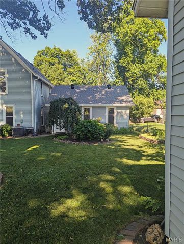 404 La Due Place, Greenville, IL 62246