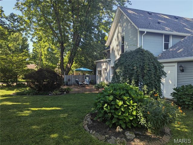 404 La Due Place, Greenville, IL 62246