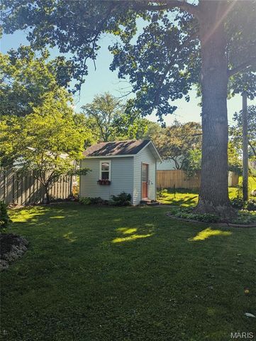 404 La Due Place, Greenville, IL 62246