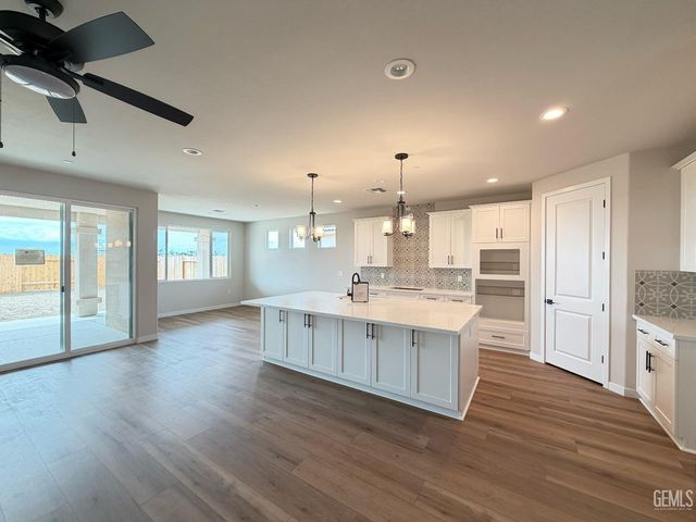 11035 Alcazar Avenue, Bakersfield, CA 93311