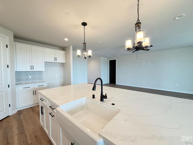 11035 Alcazar Avenue, Bakersfield, CA 93311