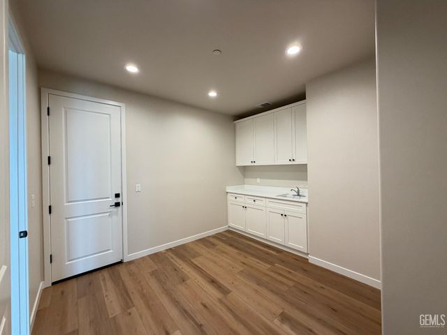 11035 Alcazar Avenue, Bakersfield, CA 93311