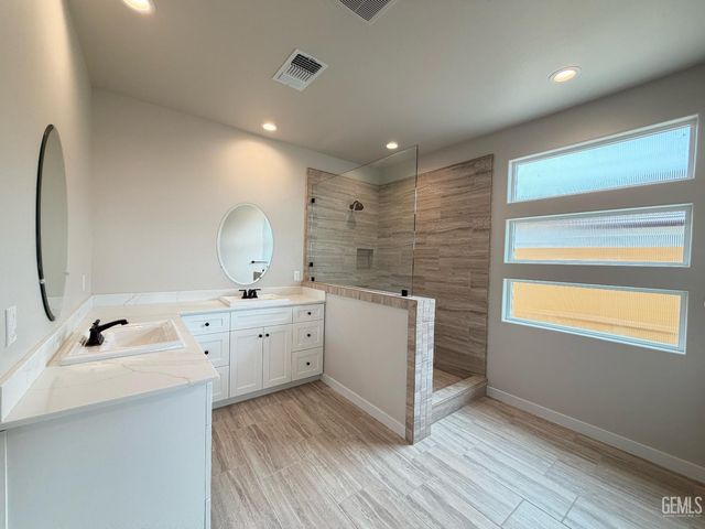 11035 Alcazar Avenue, Bakersfield, CA 93311