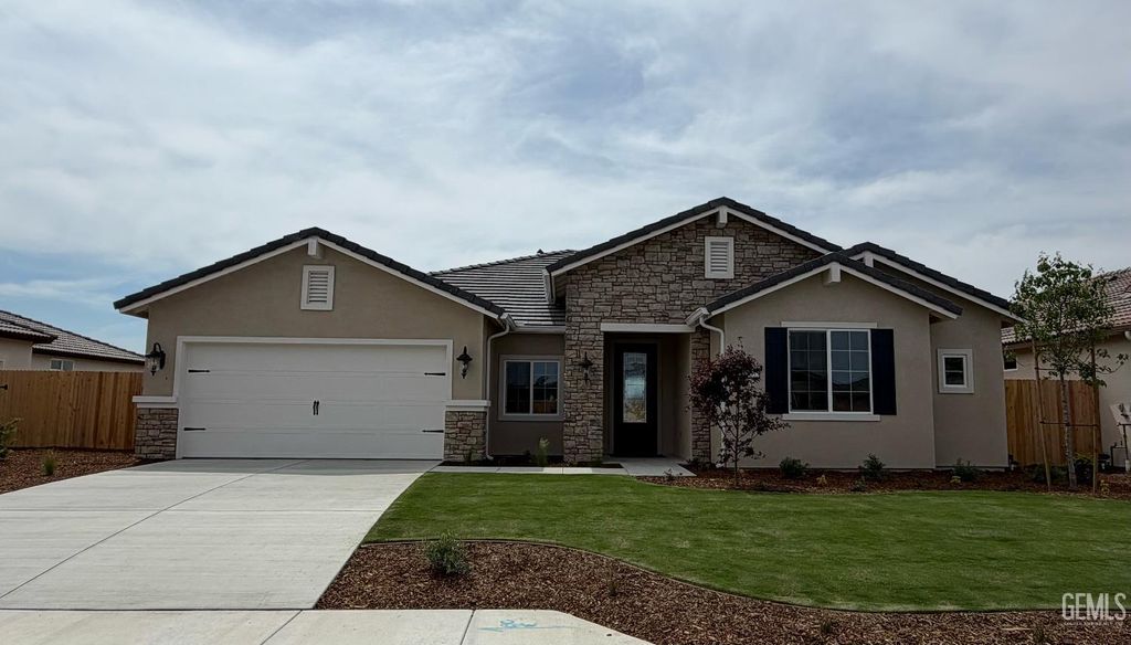 11035 Alcazar Avenue, Bakersfield, CA 93311