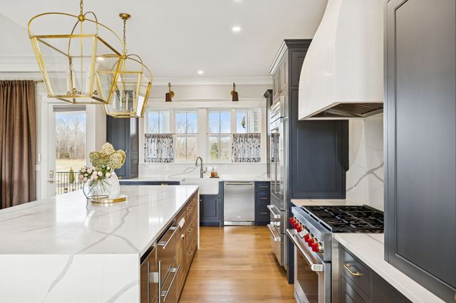 2157 Abiff Rd, Burns, TN 37029