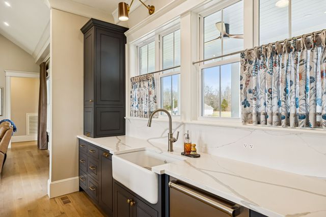 2157 Abiff Rd, Burns, TN 37029