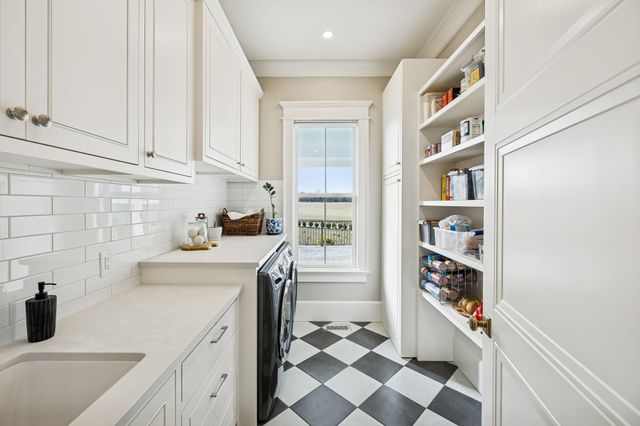 2157 Abiff Rd, Burns, TN 37029