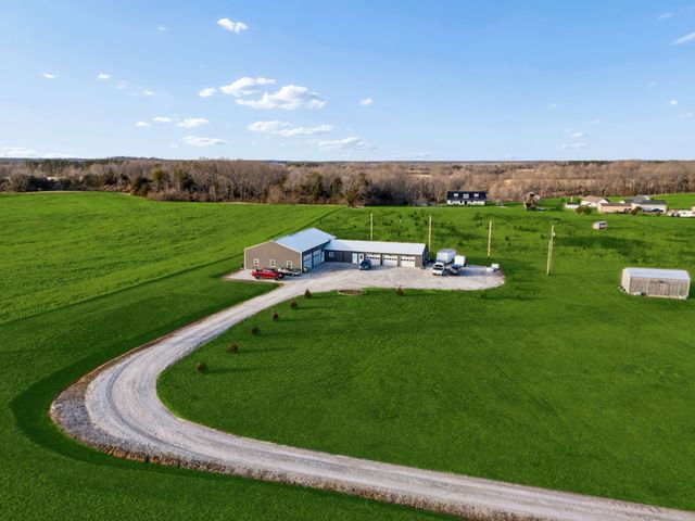 2157 Abiff Rd, Burns, TN 37029