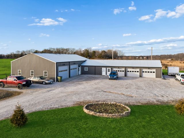 2157 Abiff Rd, Burns, TN 37029