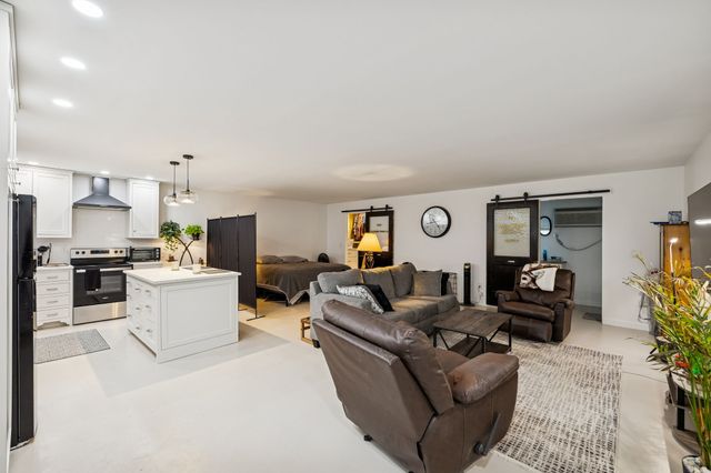 2157 Abiff Rd, Burns, TN 37029