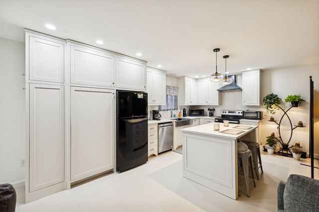 2157 Abiff Rd, Burns, TN 37029