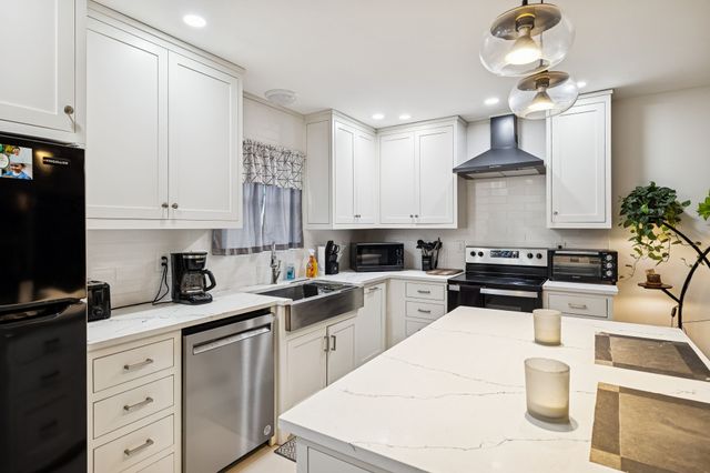 2157 Abiff Rd, Burns, TN 37029