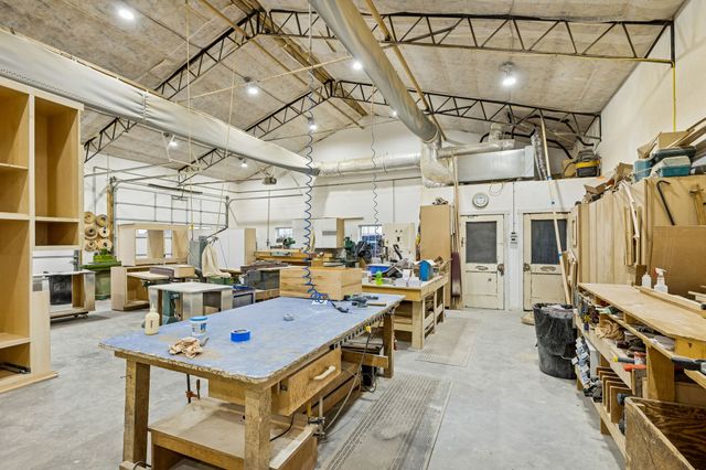 2157 Abiff Rd, Burns, TN 37029