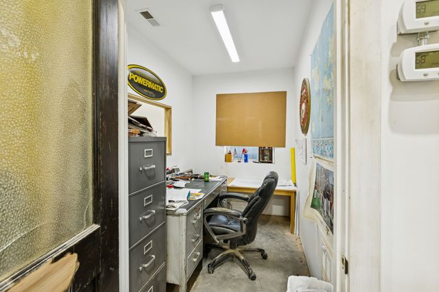 2157 Abiff Rd, Burns, TN 37029