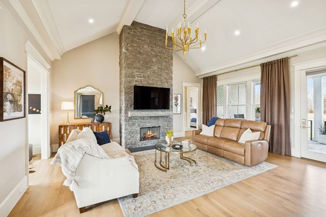 2157 Abiff Rd, Burns, TN 37029