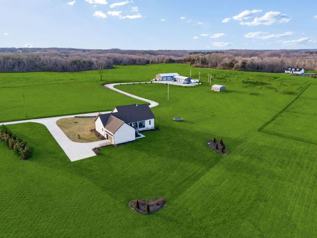 2157 Abiff Rd, Burns, TN 37029