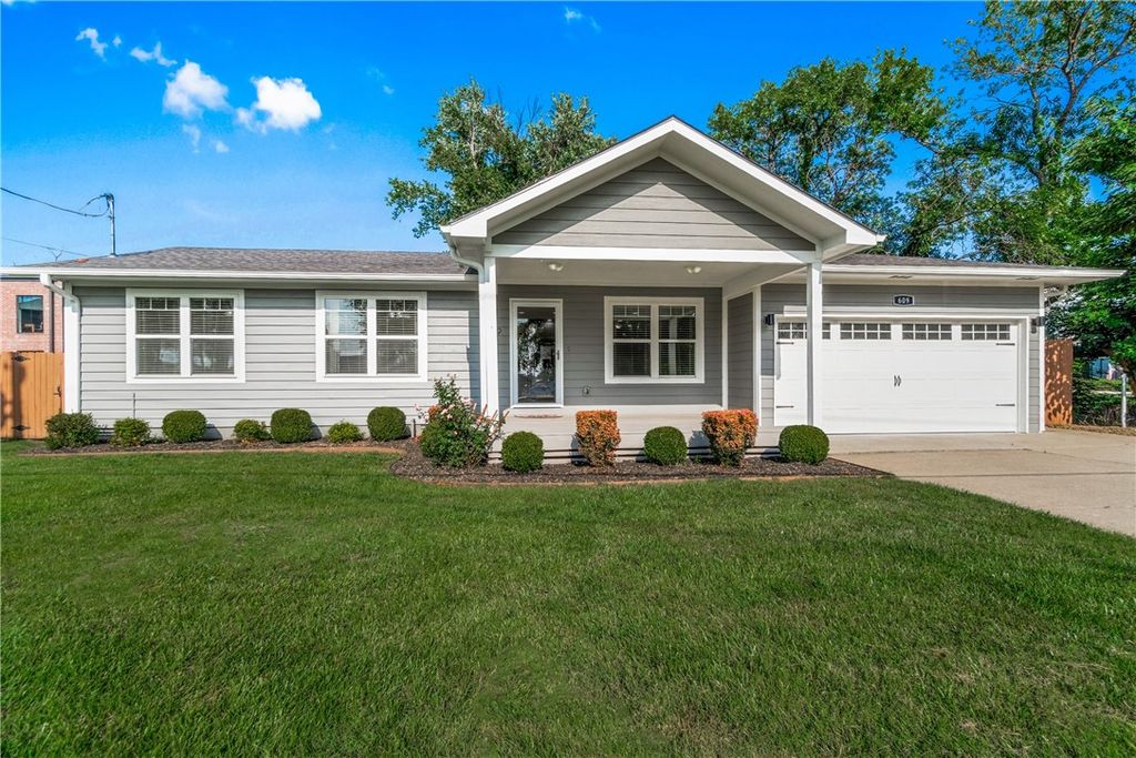 609 SE A Street, Bentonville, AR 72712