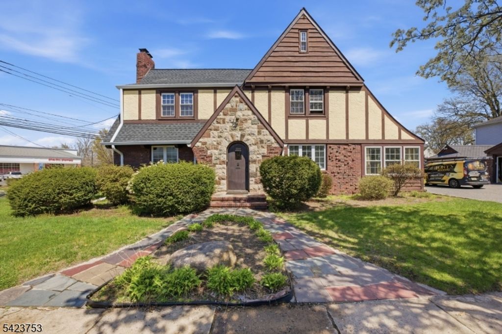 1296 Magie Ave, Elizabeth City, NJ 07208