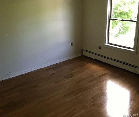 130 Park Avenue, Hicksville, NY 11801
