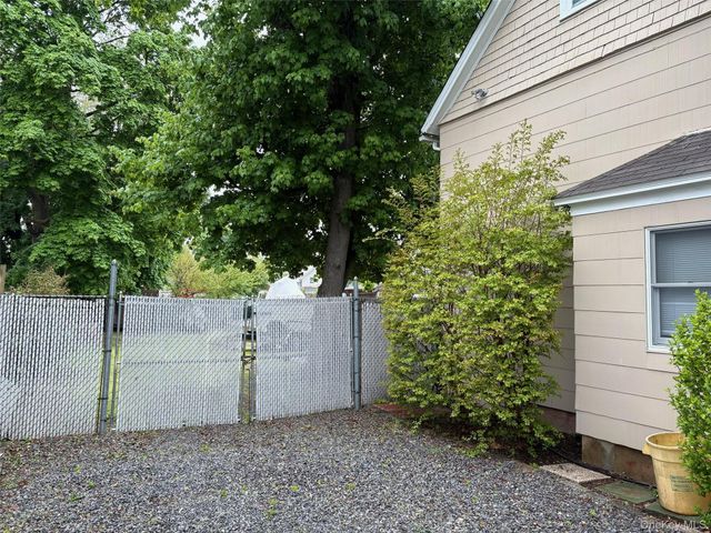 130 Park Avenue, Hicksville, NY 11801
