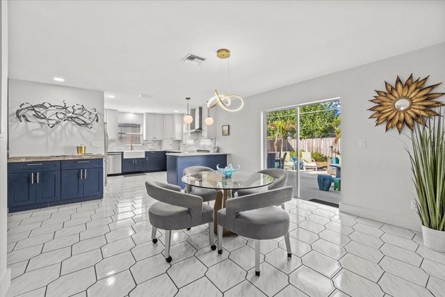 2000 58TH STREET N, St Petersburg, FL 33710