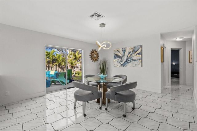 2000 58TH STREET N, St Petersburg, FL 33710