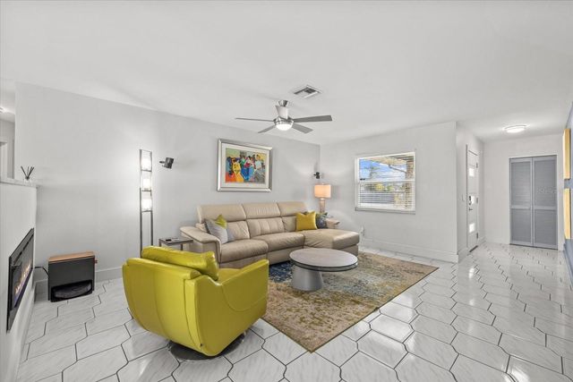 2000 58TH STREET N, St Petersburg, FL 33710