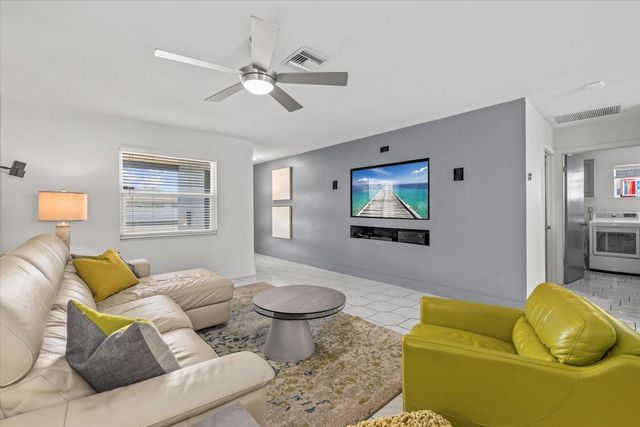 2000 58TH STREET N, St Petersburg, FL 33710